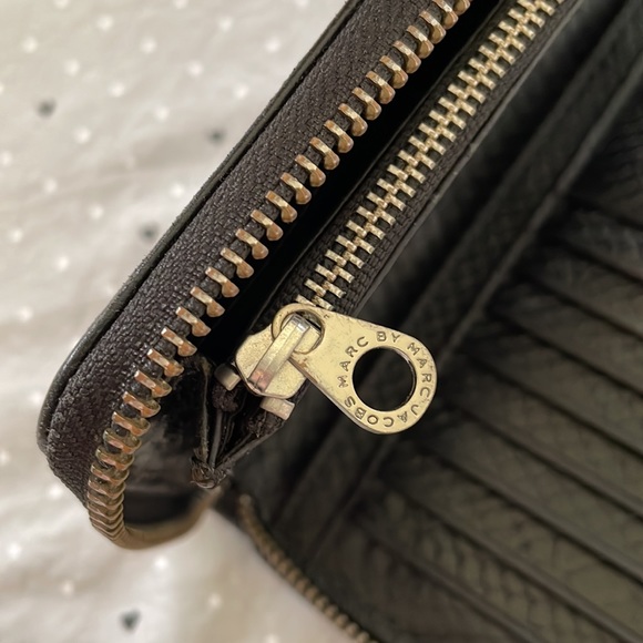 Marc by Marc Jacobs Embossed Leather Totally Turnlock Wallet - Picture 6 of 6